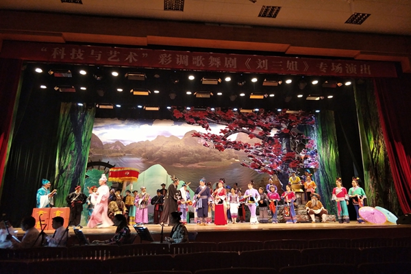 我校青春版大型彩调歌舞剧刘三姐受邀到广西科技大学进行首场校外演出