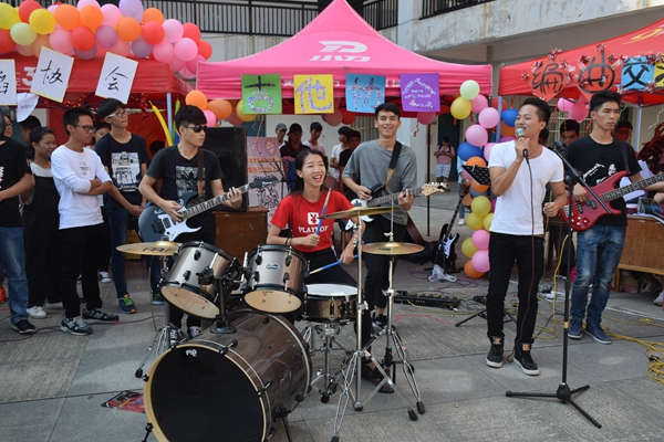 我校大学生社团招新啦