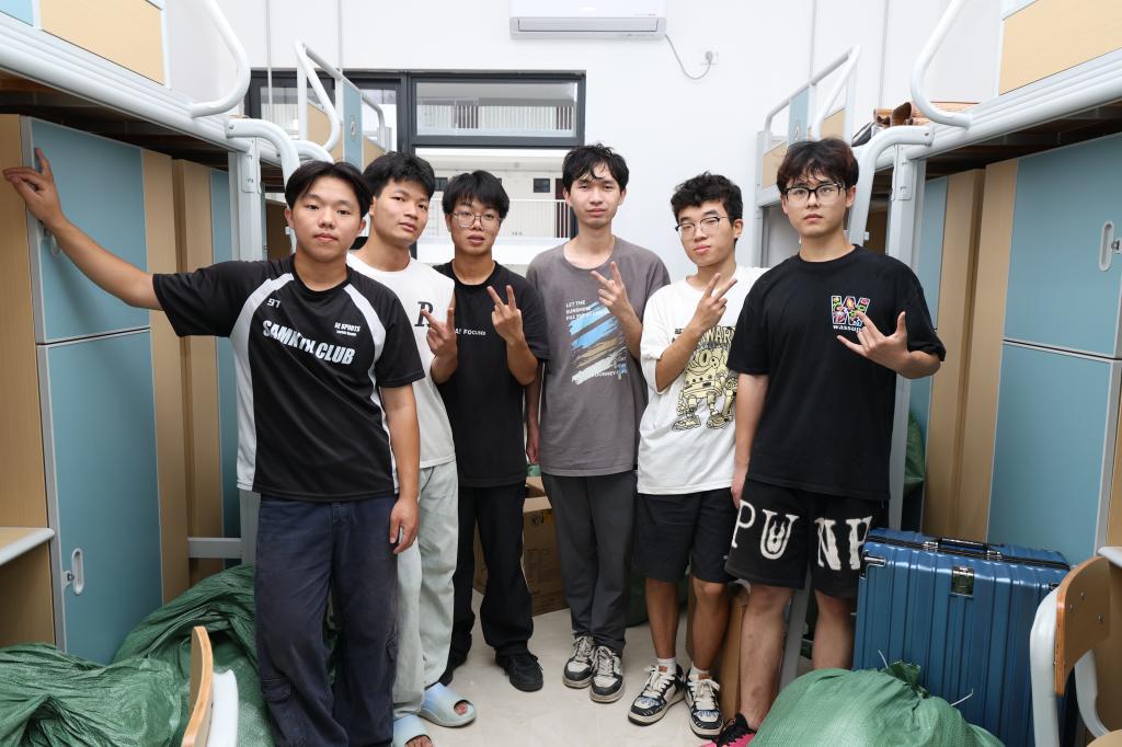 1822F