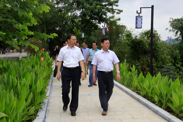 常熟理工学院党委书记张庆奎一行到我校考察交流